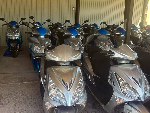 Scooters2.JPG (147244 bytes)